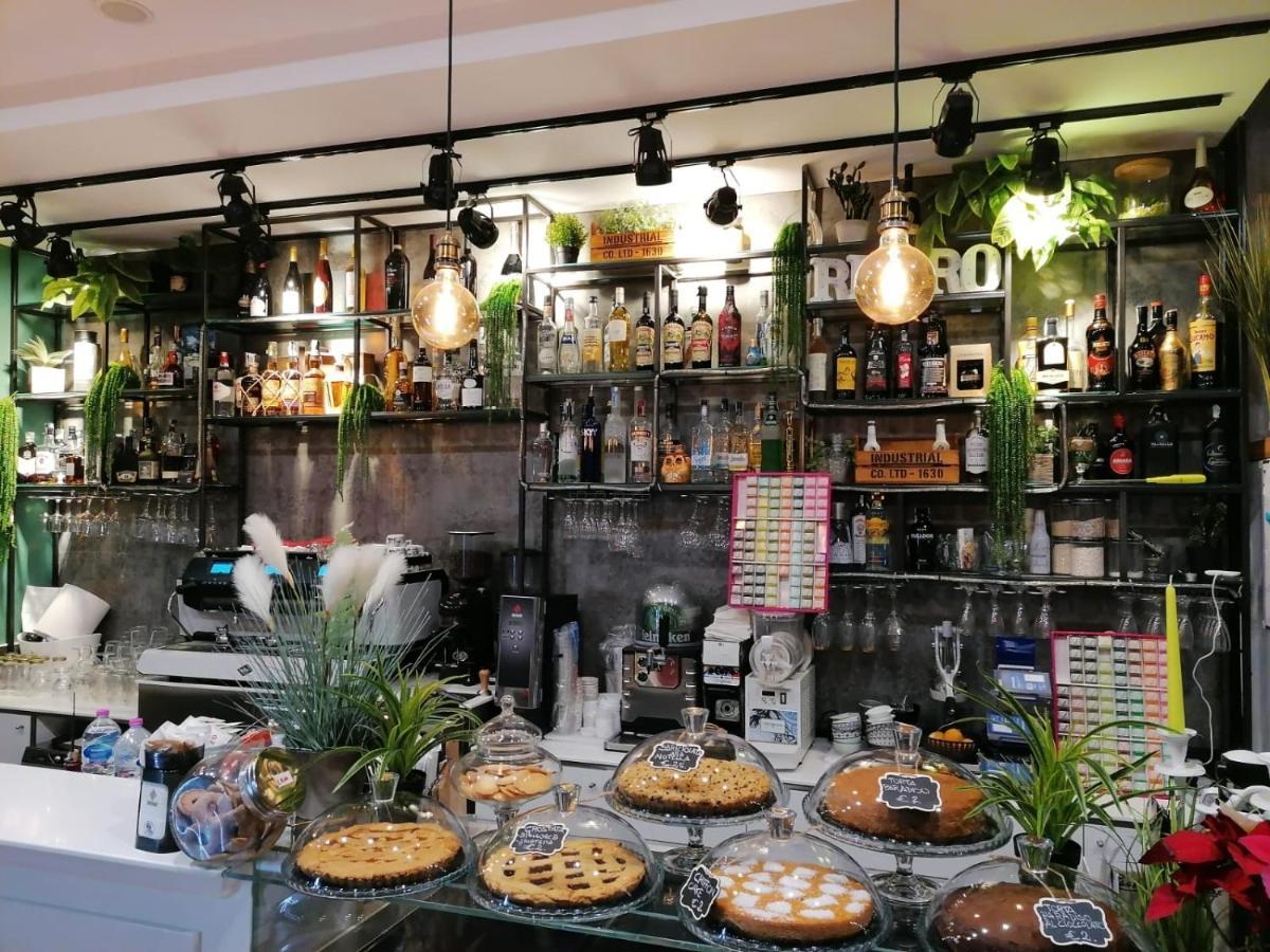 B&B Caffe Retro' Cisterna di Latina Exterior foto